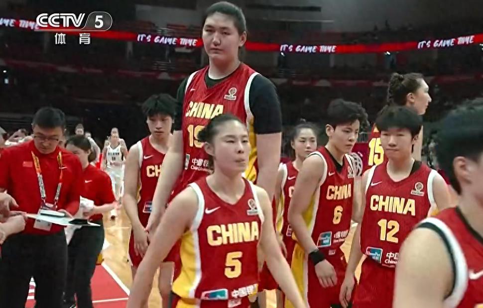 爱游戏体育官方入口-15分惨败！中国女篮不敌欧洲冠军，狂送19个失误，张子宇20分11板
